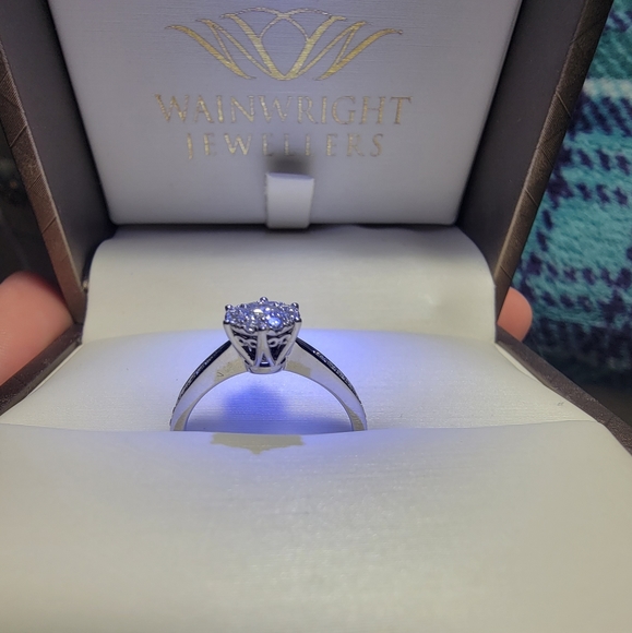 Brand New Never Worn Engagement Ring! - Picture 3 of 6